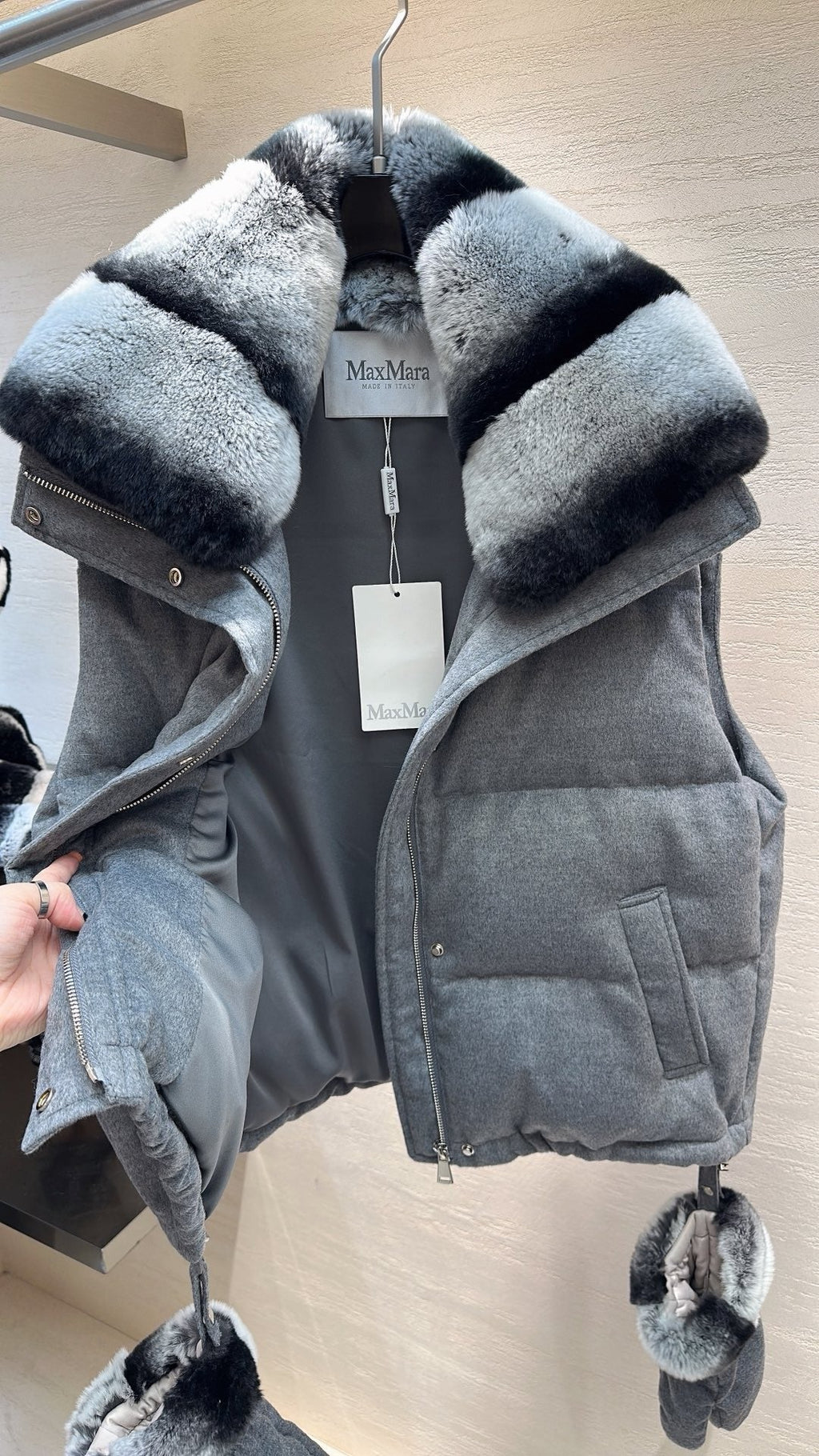 MAX MARA 25S VEST WITH RABBIT FUR COLLAR 058