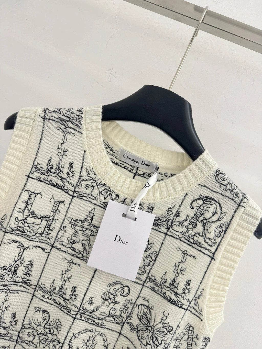 DIOR 25S SLEEVELESS VEST 609