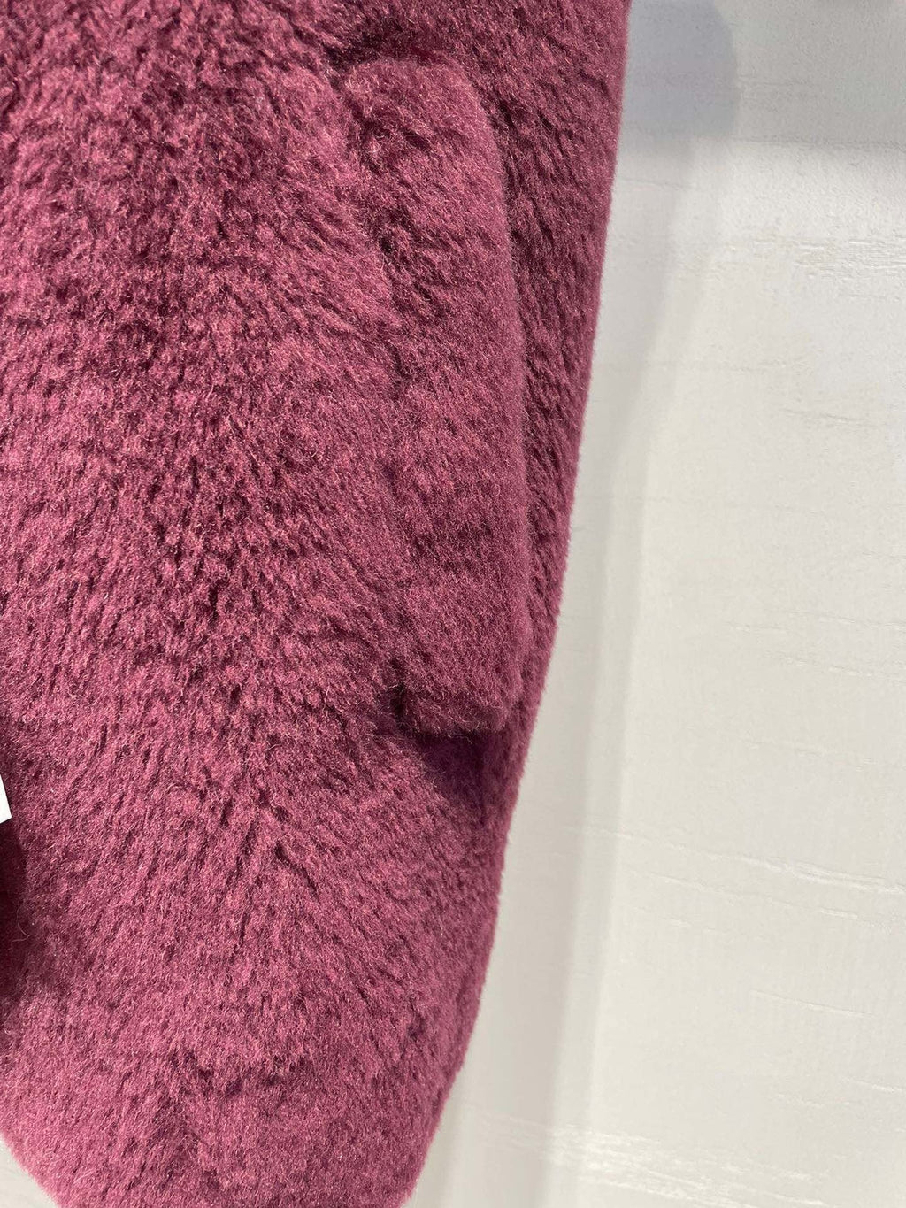 MAX MARA 25S SLEEVELESS TEDDY VEST 065