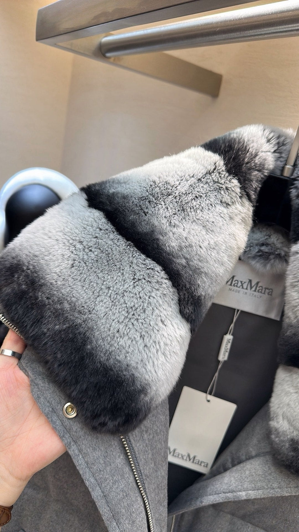 MAX MARA 25S VEST WITH RABBIT FUR COLLAR 058