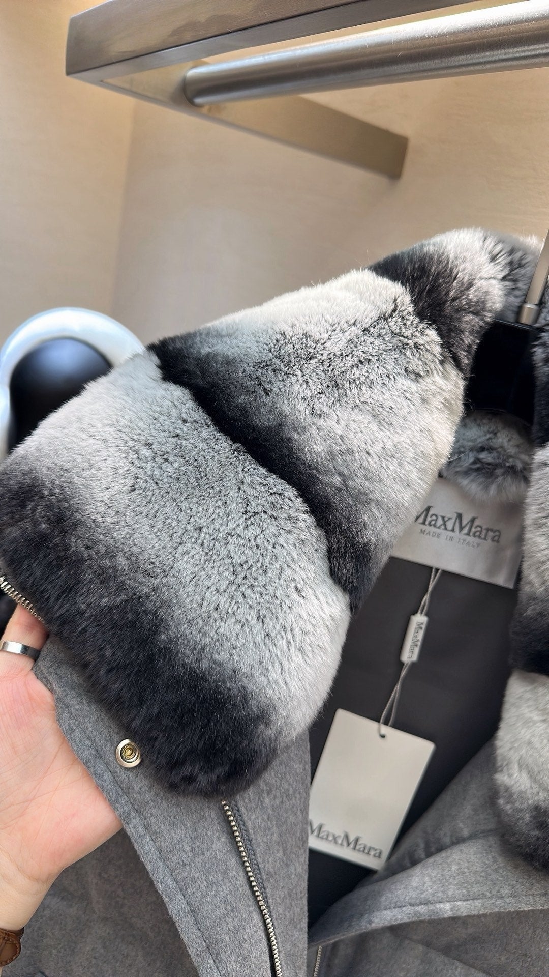 MAX MARA 25S VEST WITH RABBIT FUR COLLAR 058