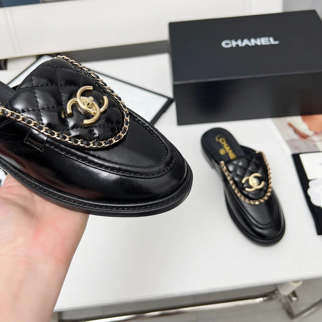 CHANEL 25S MULES WITH CHAIN DETAIL IN BLACK GLOSSY CALFSKIN GOLD HARDWRE