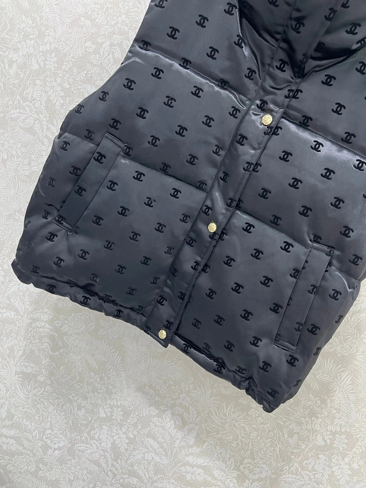 CHANEL 25S PUFFER VEST 312