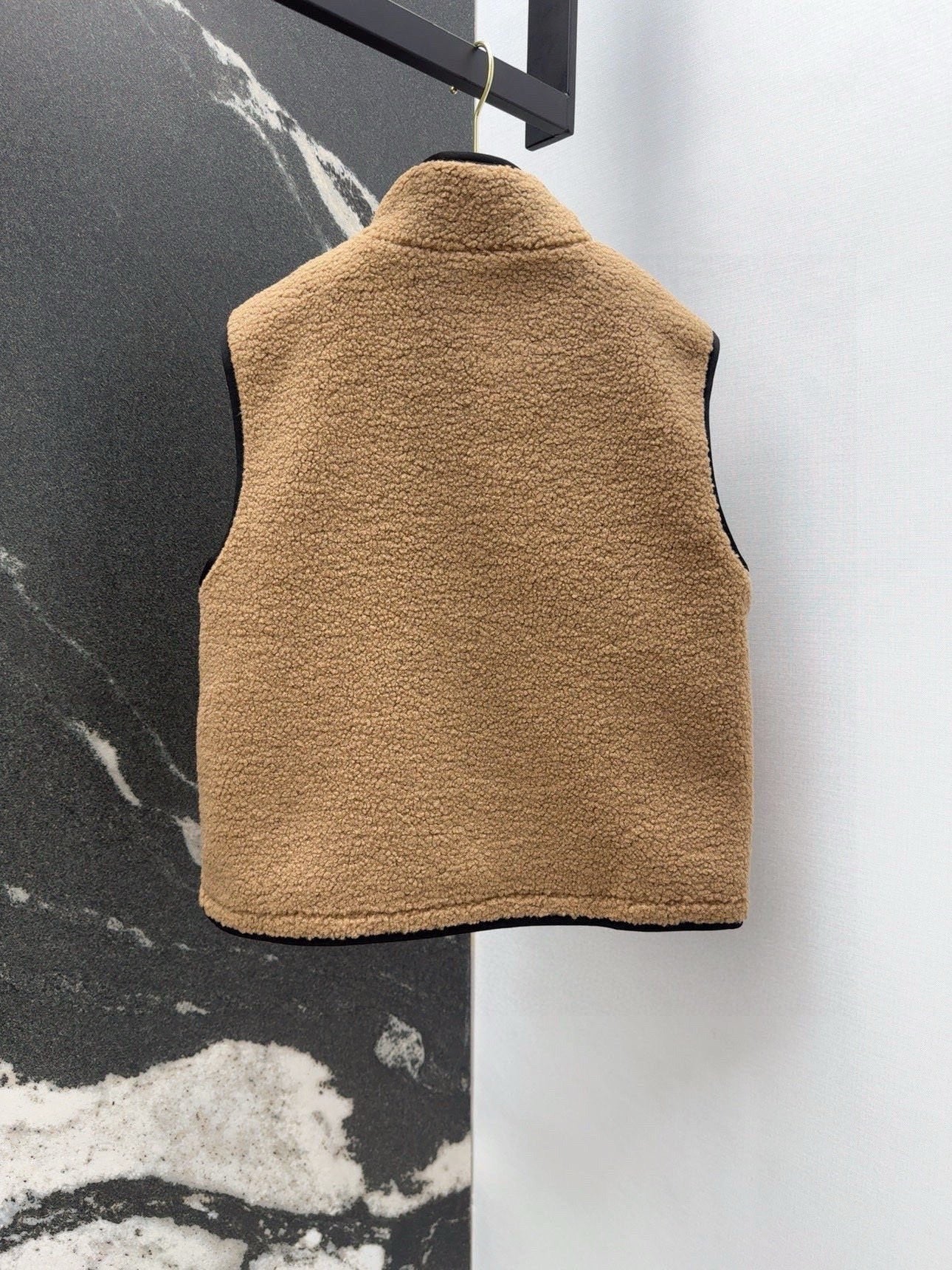 BURBERRY 25S SHEARLING VEST 266