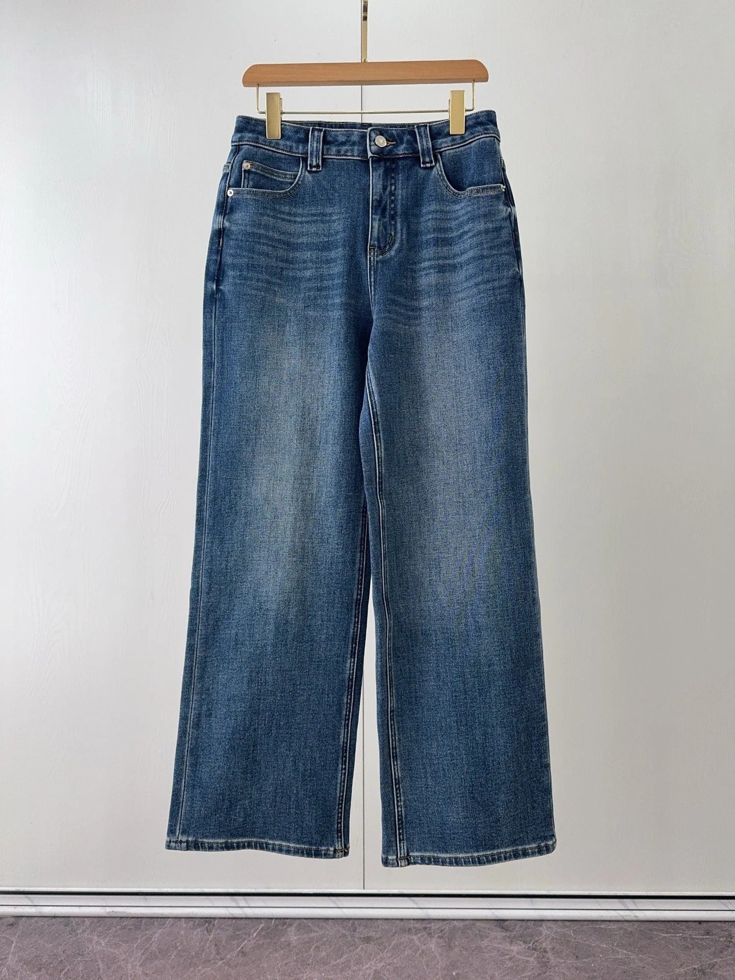 MAX MARA 25S STRAIGHT-LEG JEANS WITH SHEEPSKIN LINING 060