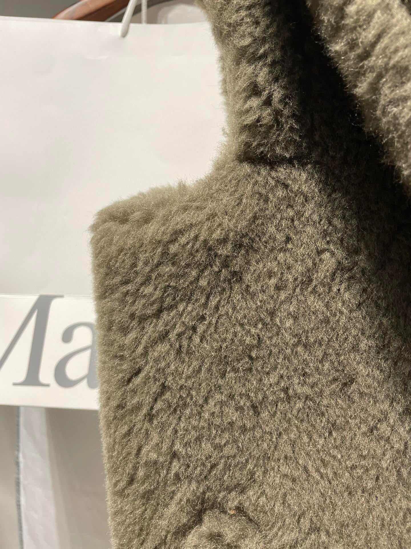 MAX MARA 25S SLEEVELESS TEDDY VEST 90550