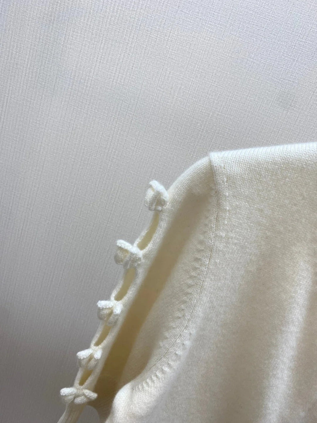 CHANEL 25S SHORT-SLEEVE ROUND-NECK KNIT CARDIGAN 317