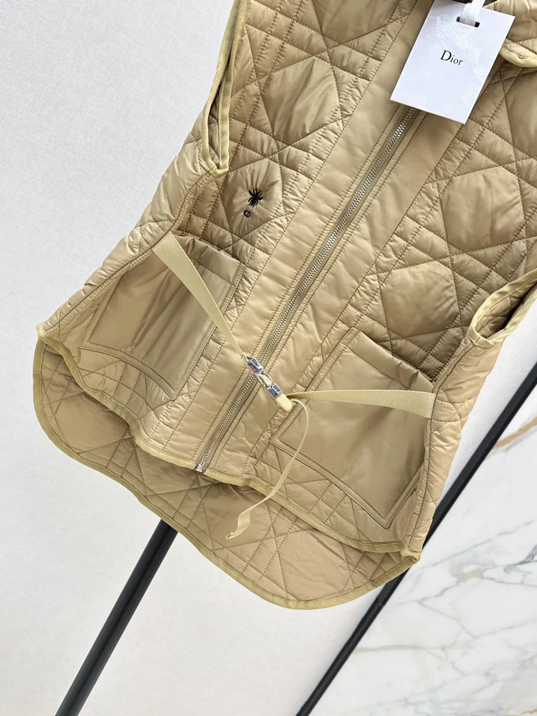 DIOR 25S SLEEVELESS QUILTED VEST 527