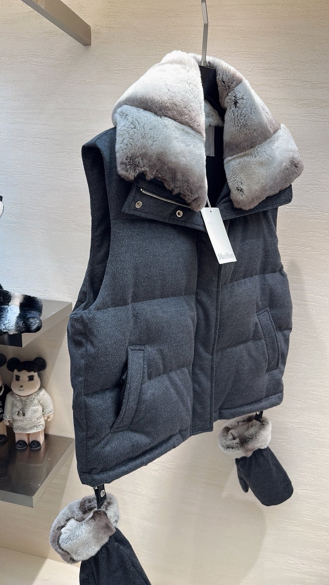 MAX MARA 25S VEST WITH RABBIT FUR COLLAR 057