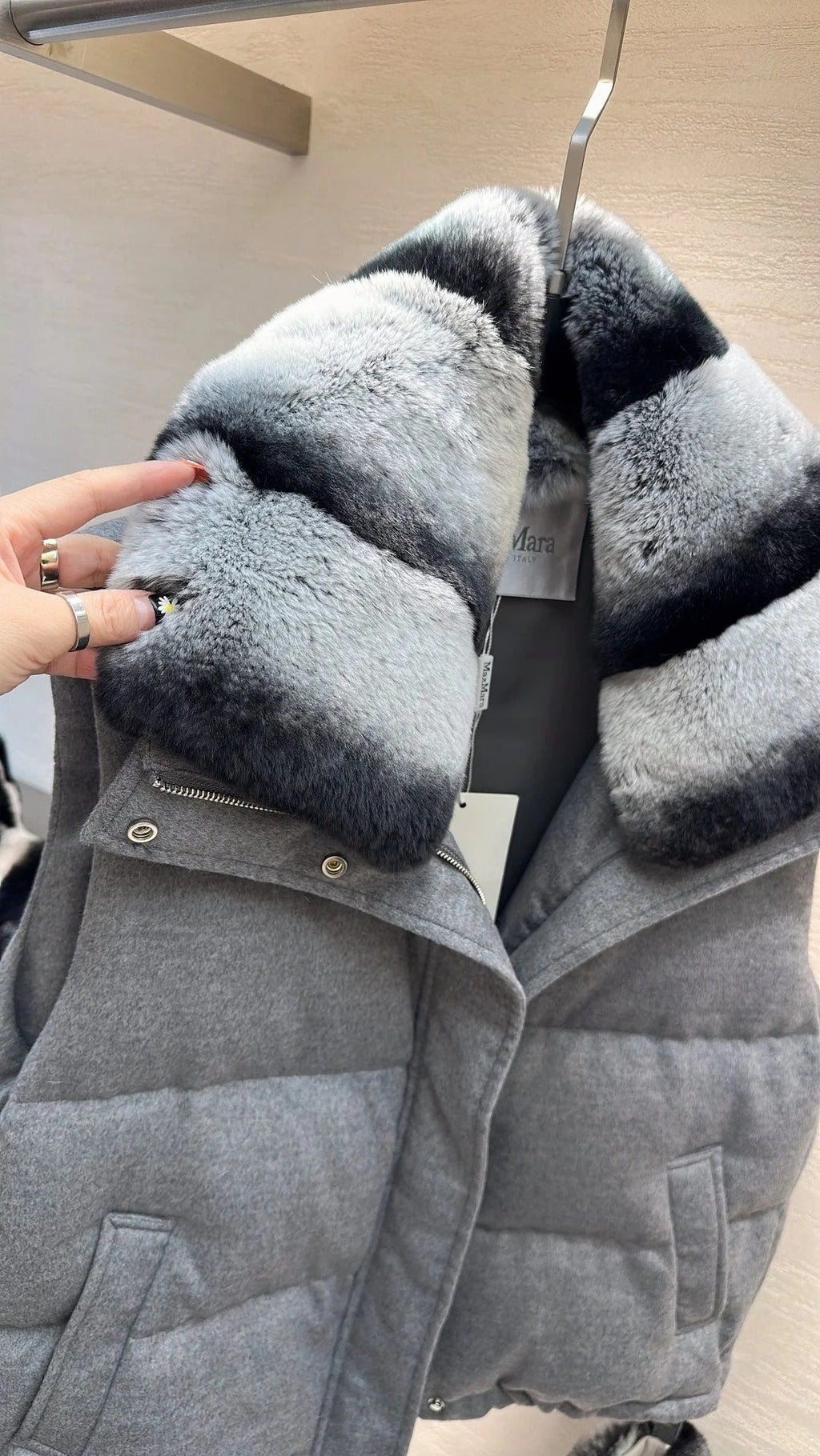 MAX MARA 25S VEST WITH RABBIT FUR COLLAR 058