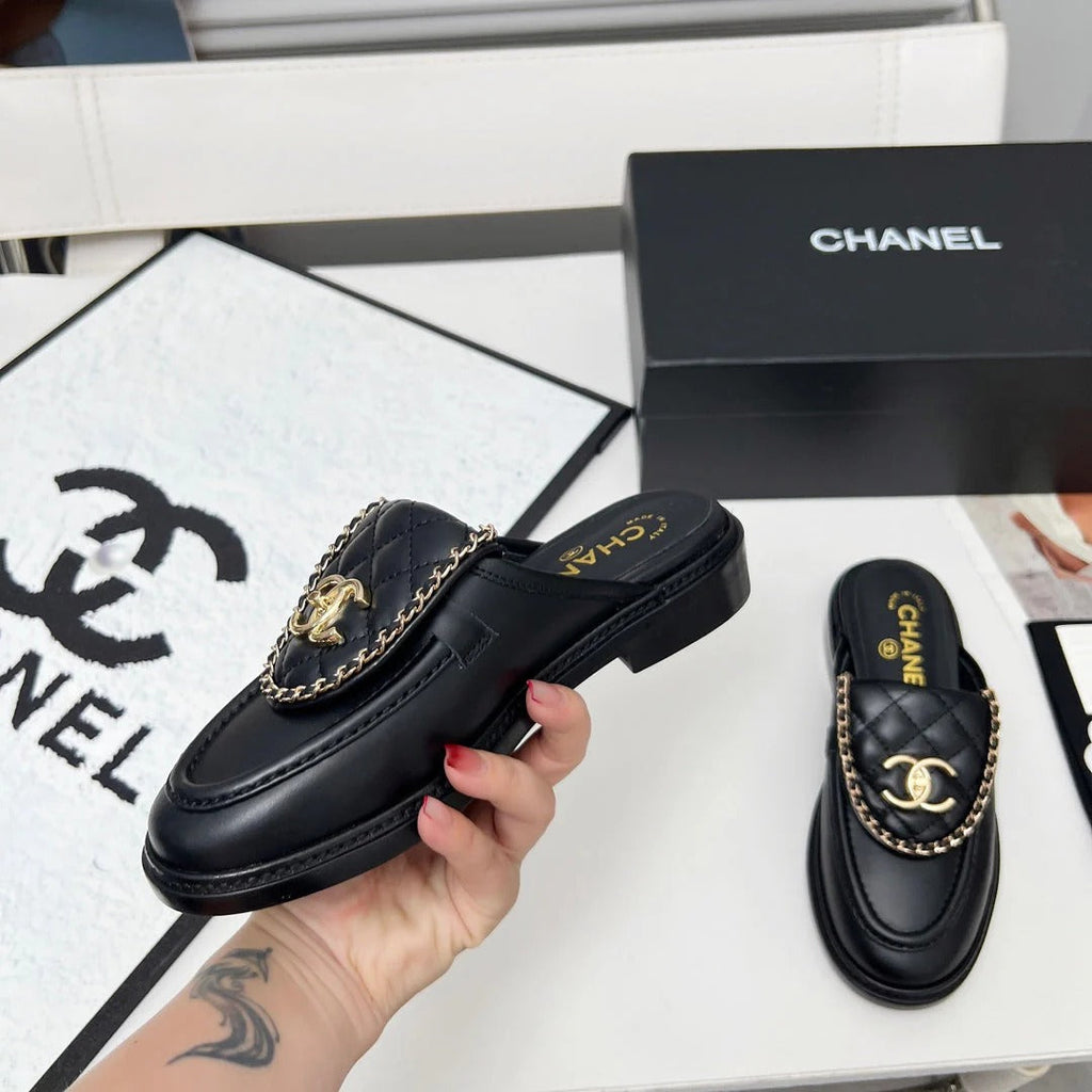 CHANEL 25S MULES WITH CHAIN DETAIL IN BLACK CALFSKIN GOLD HARDWRE