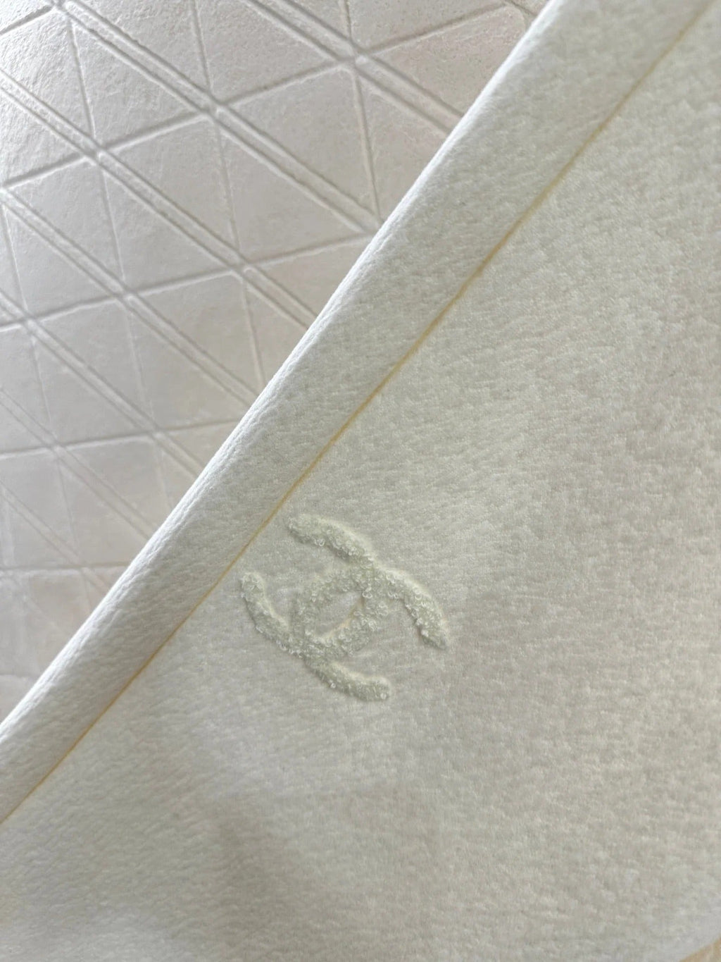 CHANEL 25S HIGH-WAISTED WIDE-LEG PANTS 306