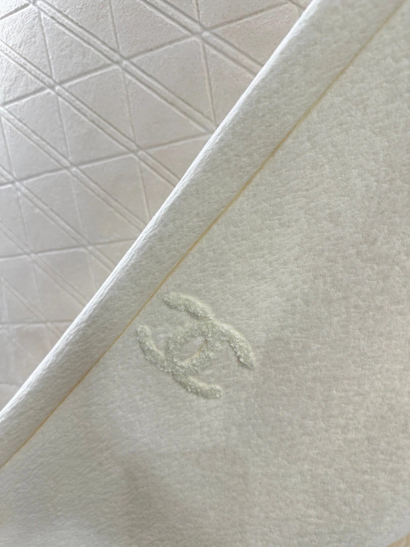 CHANEL 25S HIGH-WAISTED WIDE-LEG PANTS 306