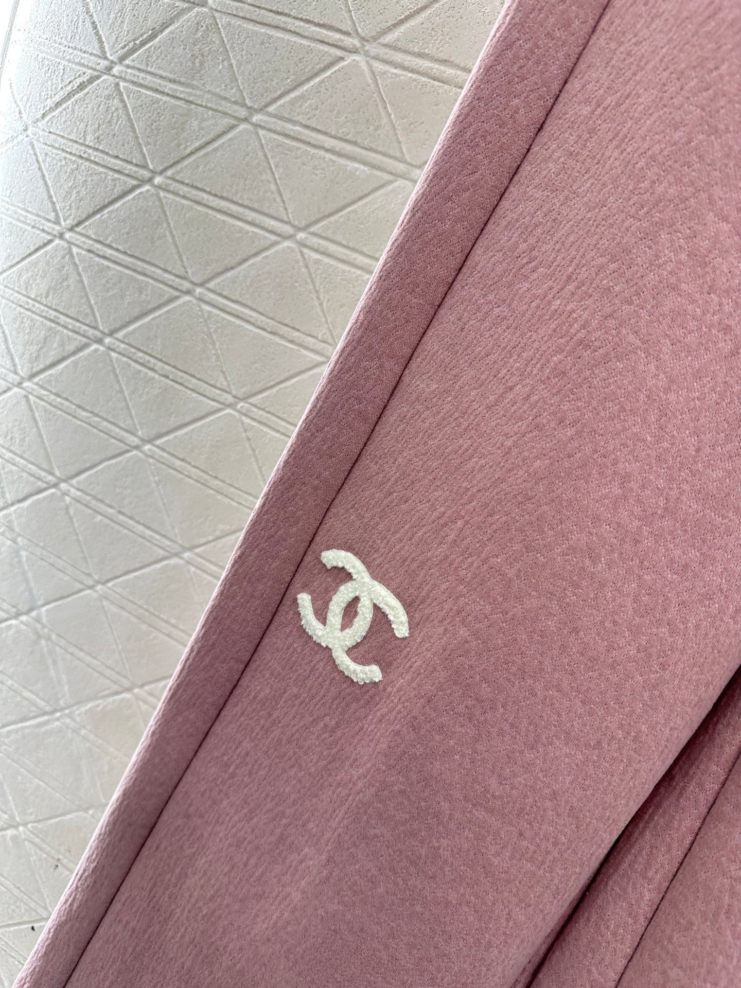 CHANEL 25S HIGH-WAISTED WIDE-LEG PANTS 305