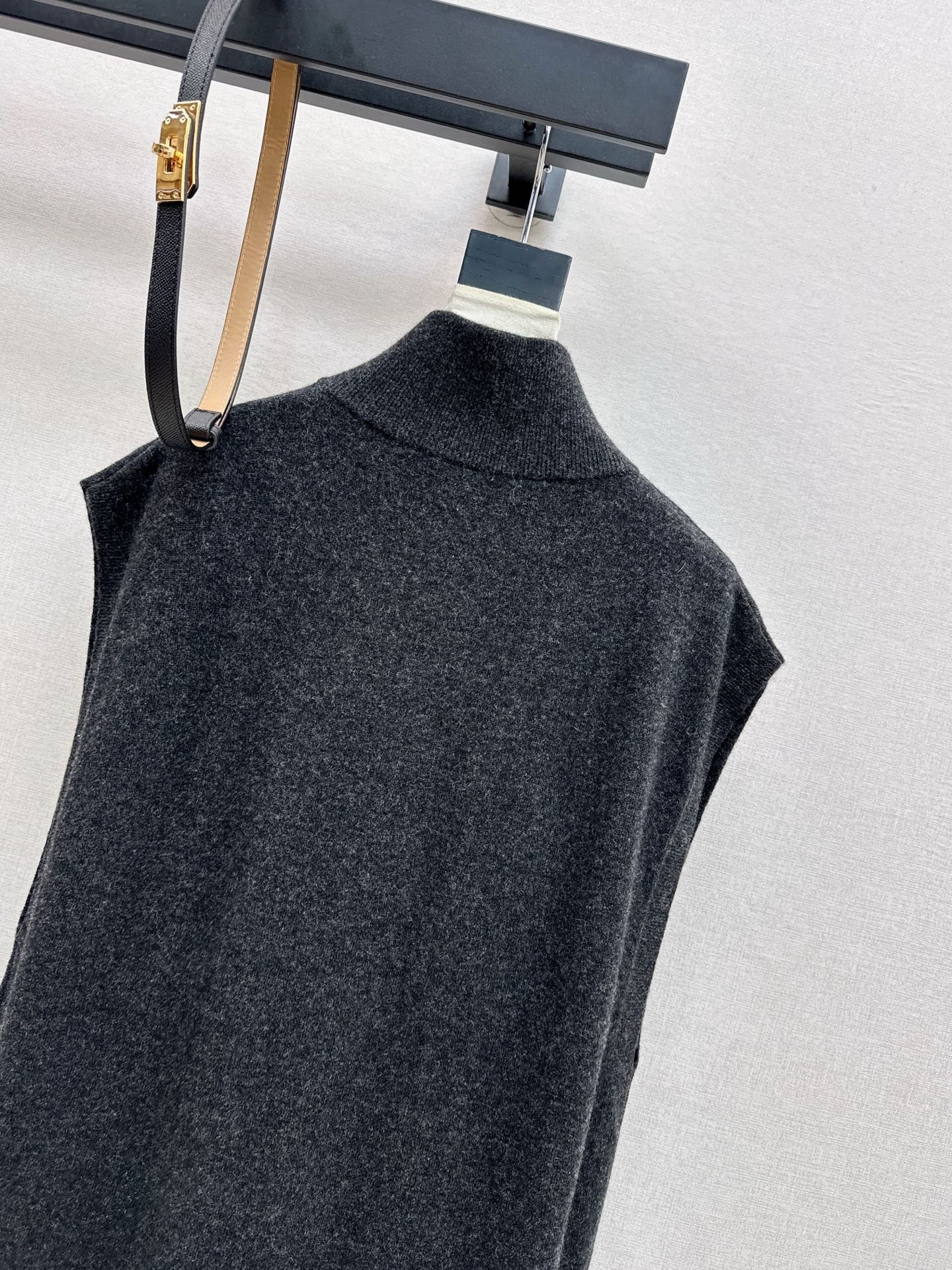 HERMES 25S SLEEVELESS CREW-NECK KNIT DRESS 306