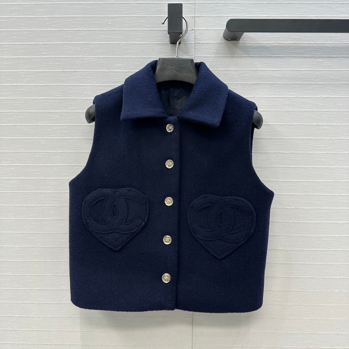 CHANEL 25S KNIT VEST WITH TWO HEART-SHAPED POCKETS 344