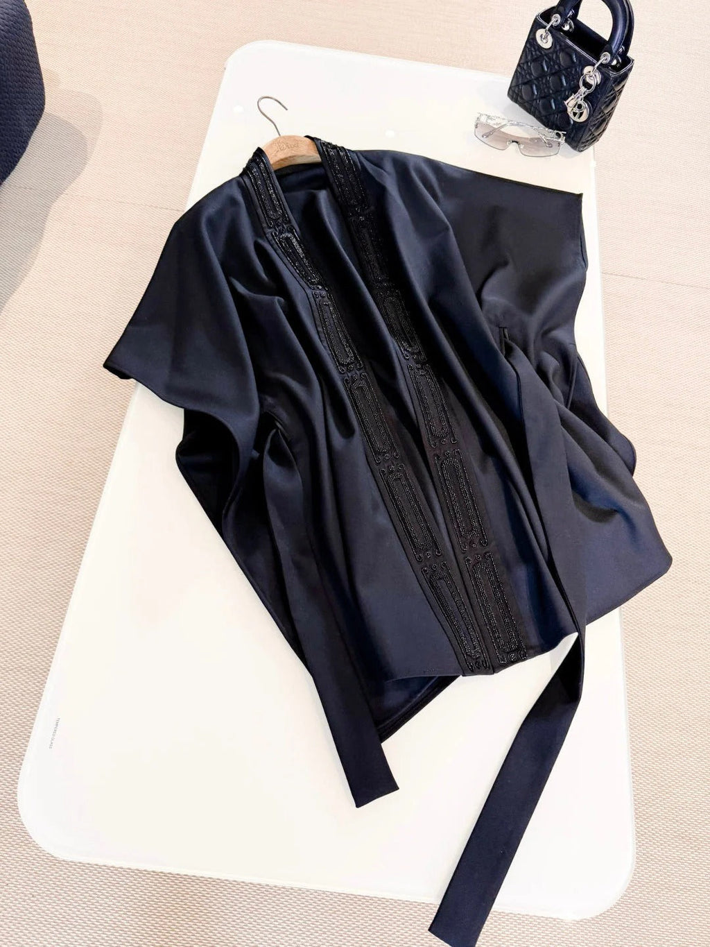 HERMES 25S SEQUIN-EMBROIDERED KNIT CAPE 319