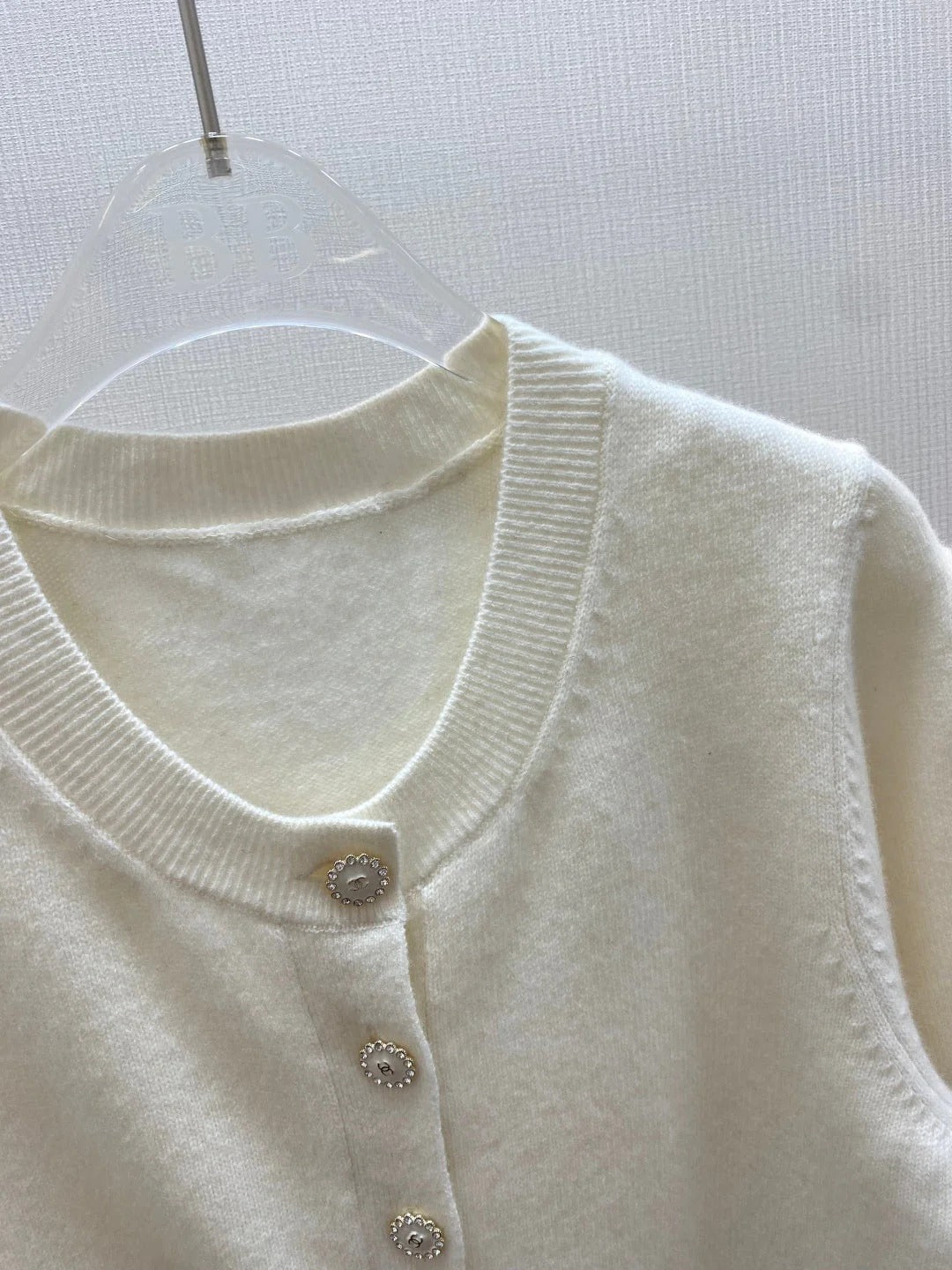 CHANEL 25S SHORT-SLEEVE ROUND-NECK KNIT CARDIGAN 317