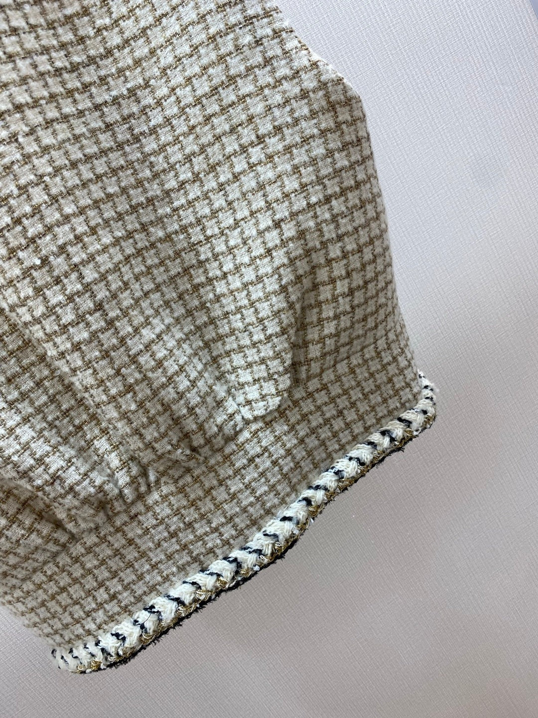 CHANEL 25S TWEED FOUR-POCKET BLAZER 315