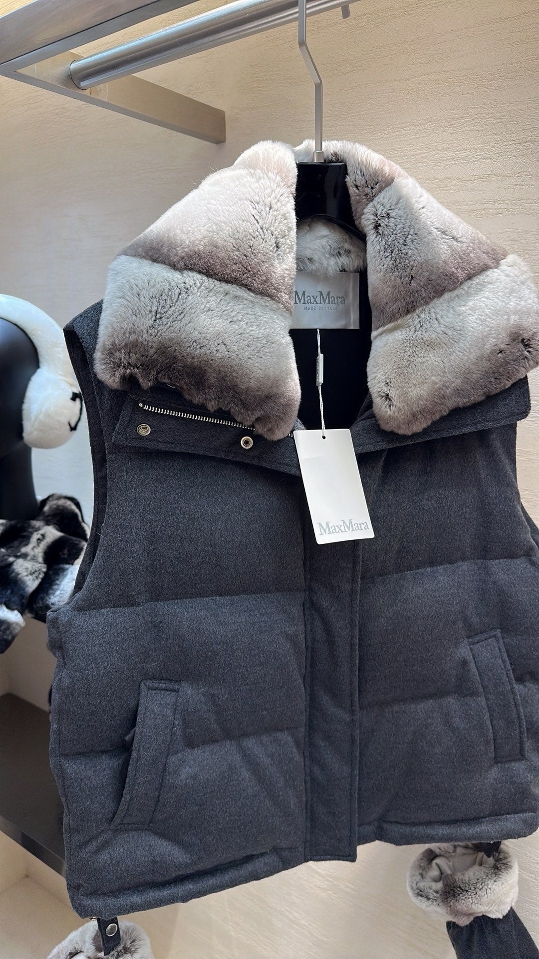 MAX MARA 25S VEST WITH RABBIT FUR COLLAR 057