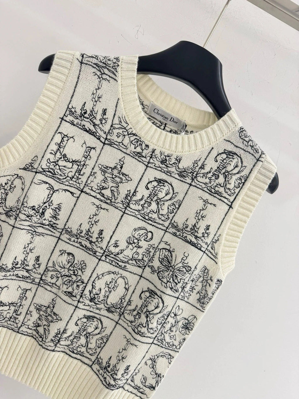 DIOR 25S SLEEVELESS VEST 609