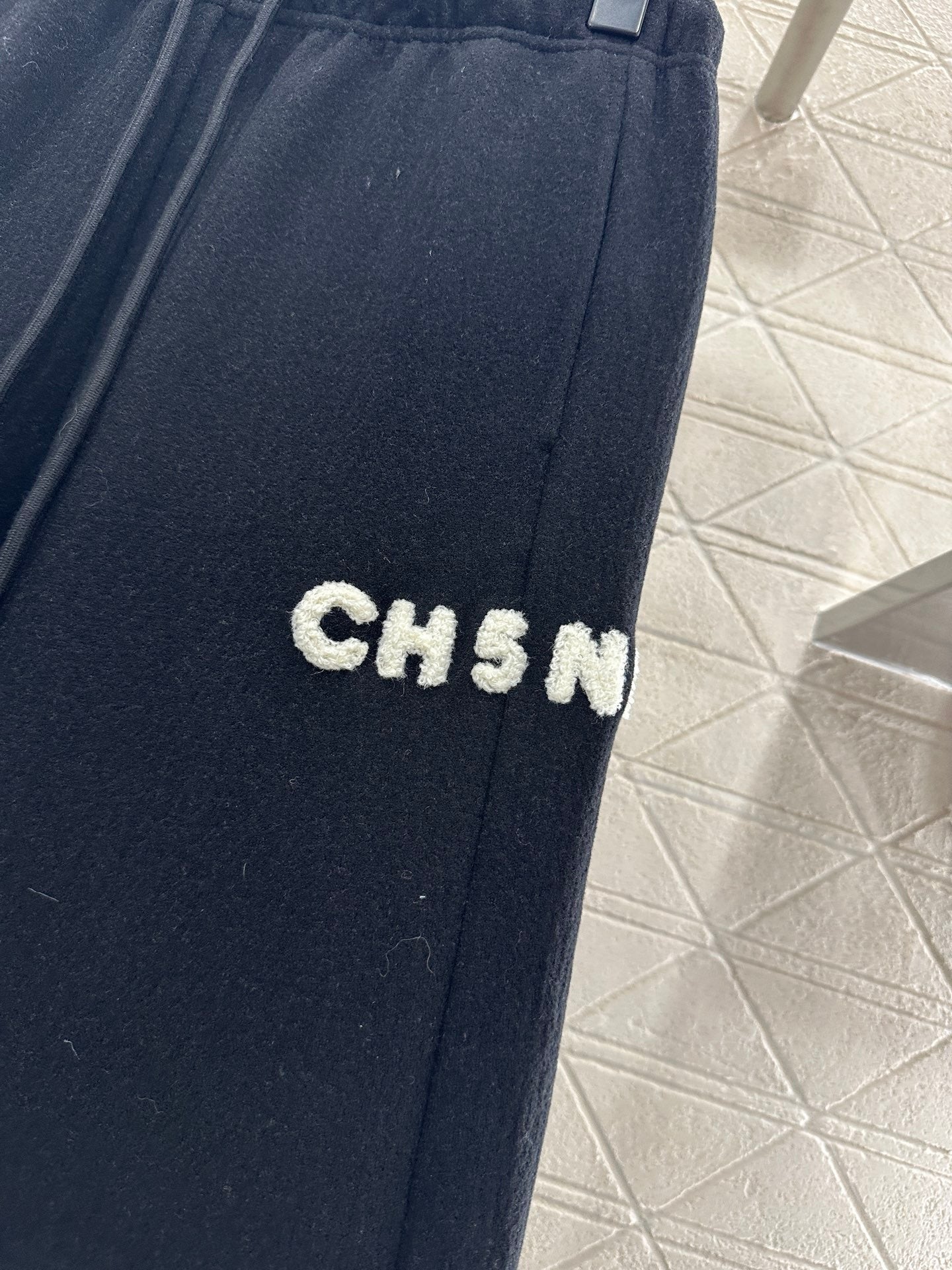 CHANEL 25S HIGH-WAISTED WIDE-LEG PANTS 304