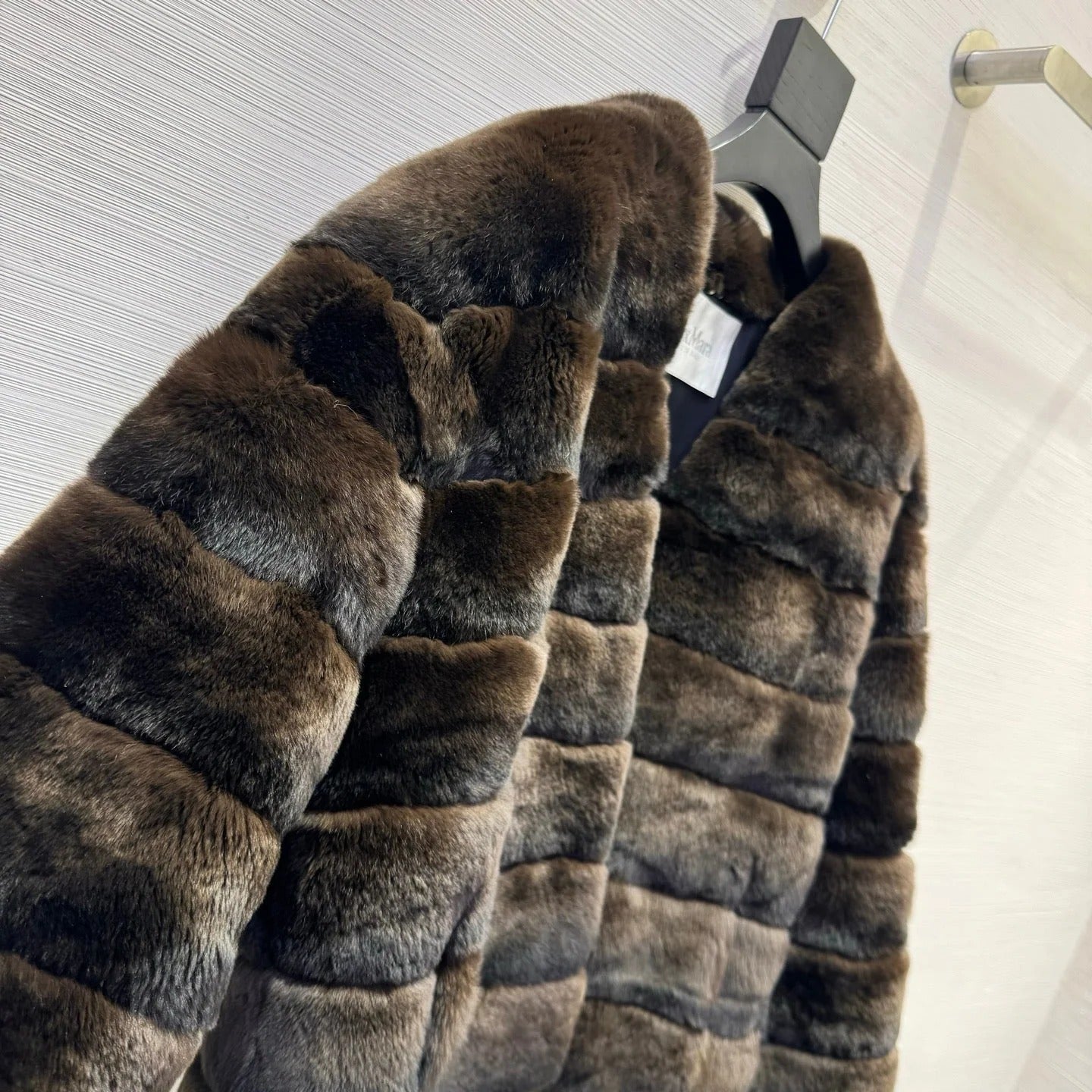MAX MARA 25S V-NECK FUR COAT 156