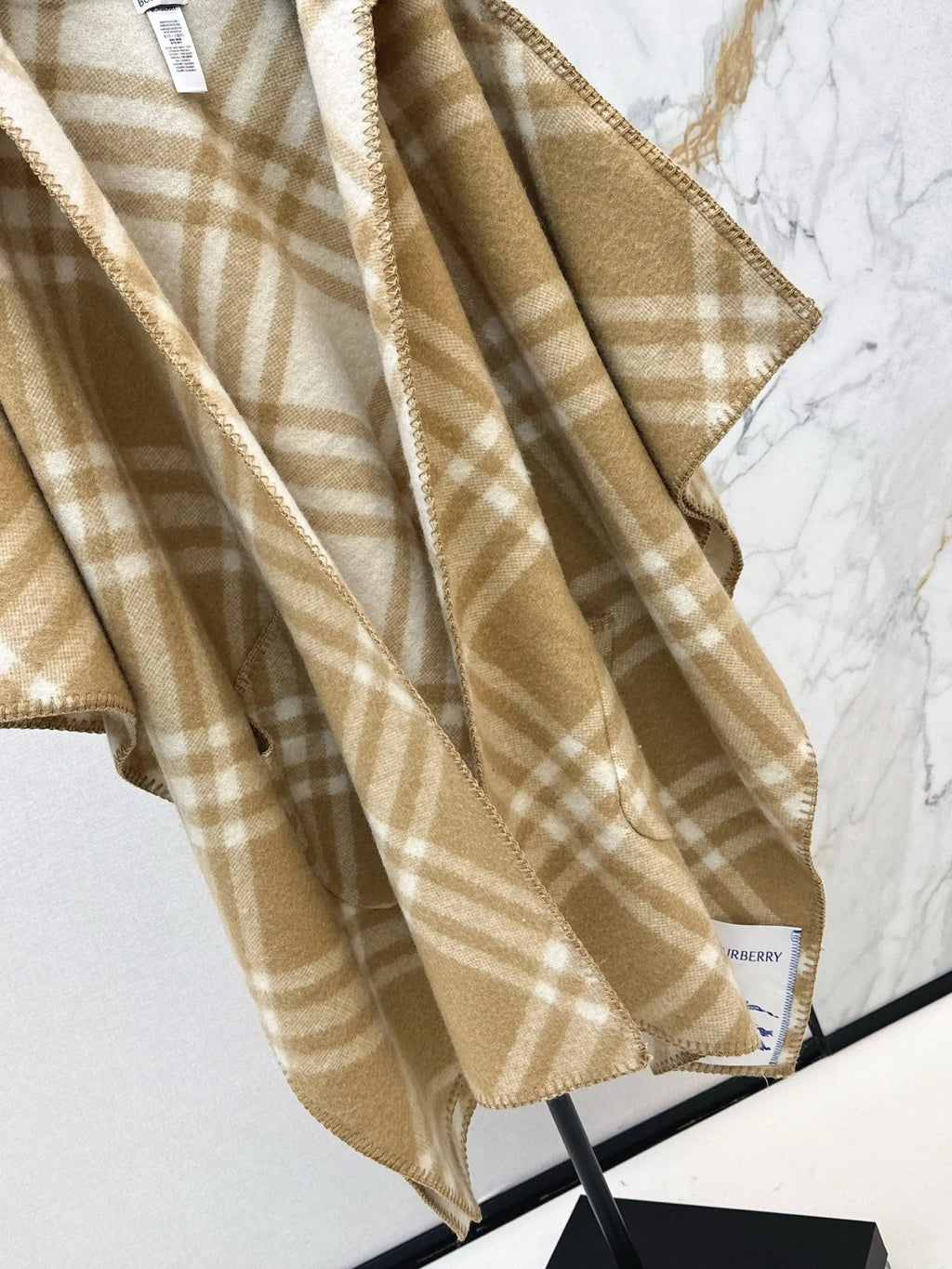 BURBERRY 25S REVERSIBLE CASHMERE CAPE 0045