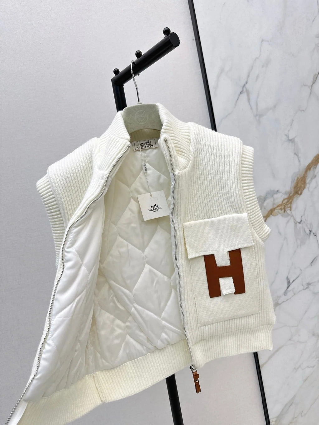 HERMES 25S SLEEVELESS KNIT VEST 235