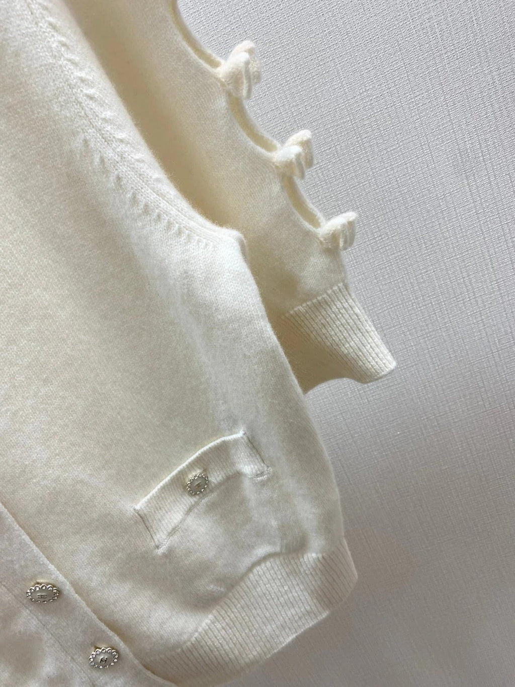 CHANEL 25S SHORT-SLEEVE ROUND-NECK KNIT CARDIGAN 317