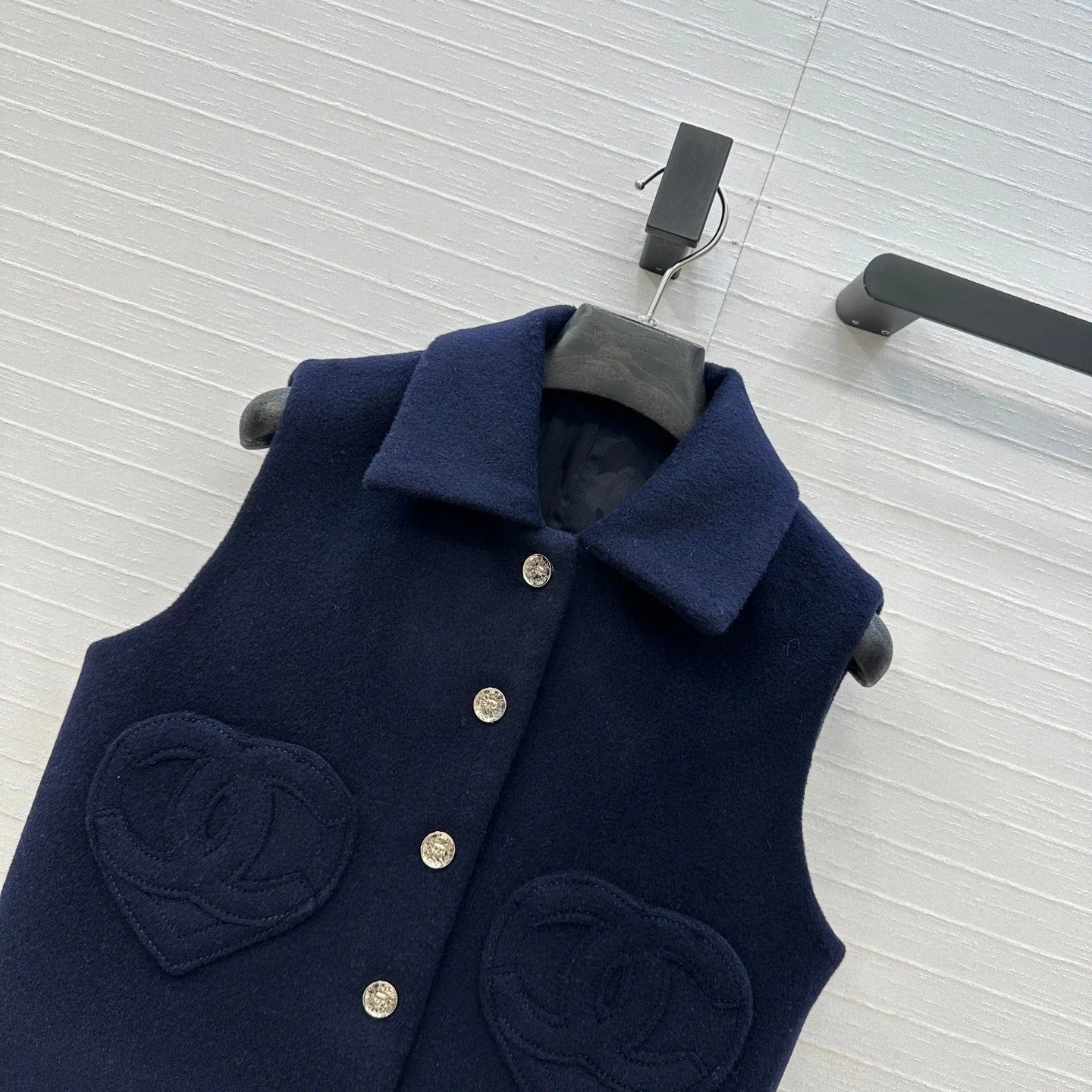 CHANEL 25S KNIT VEST WITH TWO HEART-SHAPED POCKETS 344
