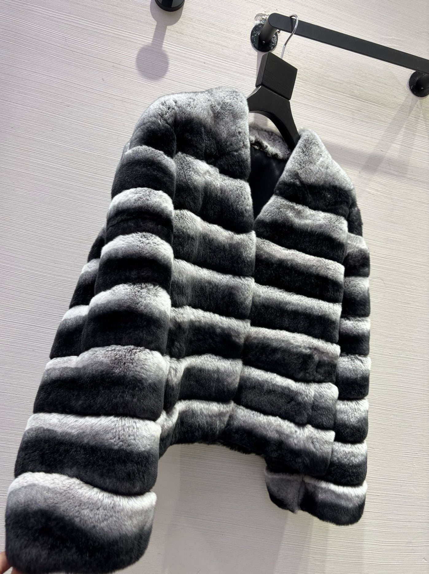 MAX MARA 25S V-NECK FUR COAT 155