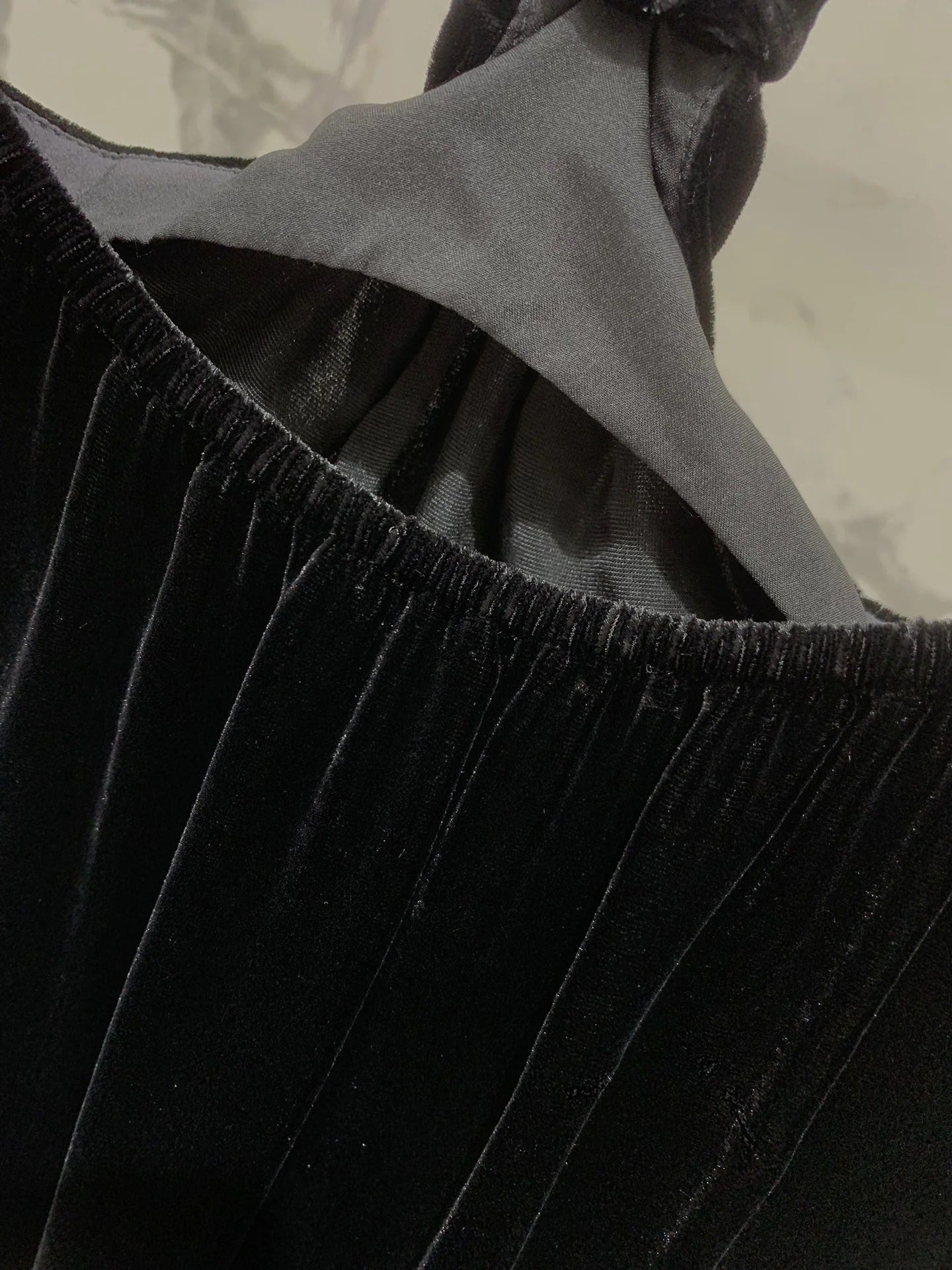 YSL 25S VELVET HALTER TOP STYLE 129