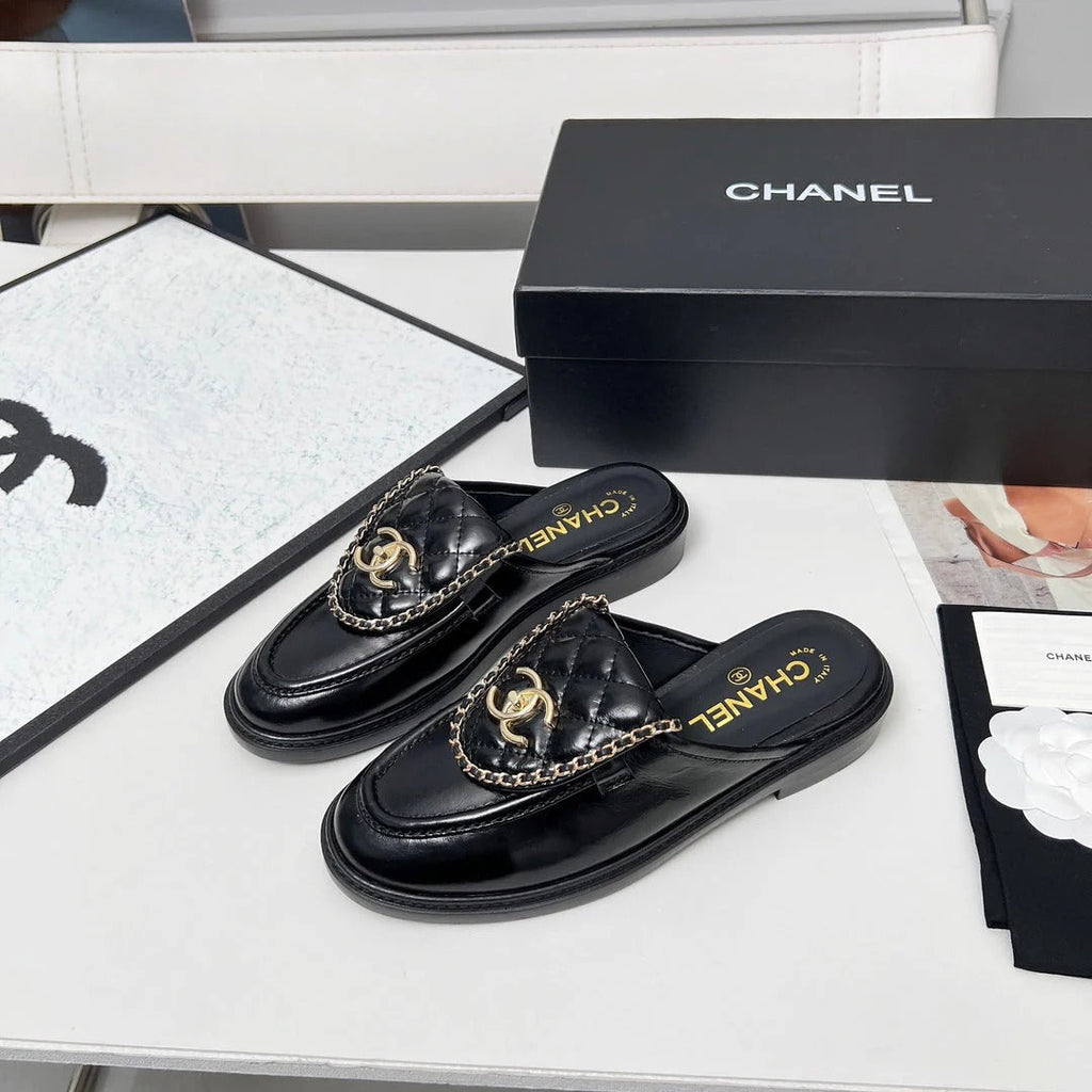 CHANEL 25S MULES WITH CHAIN DETAIL IN BLACK GLOSSY CALFSKIN GOLD HARDWRE